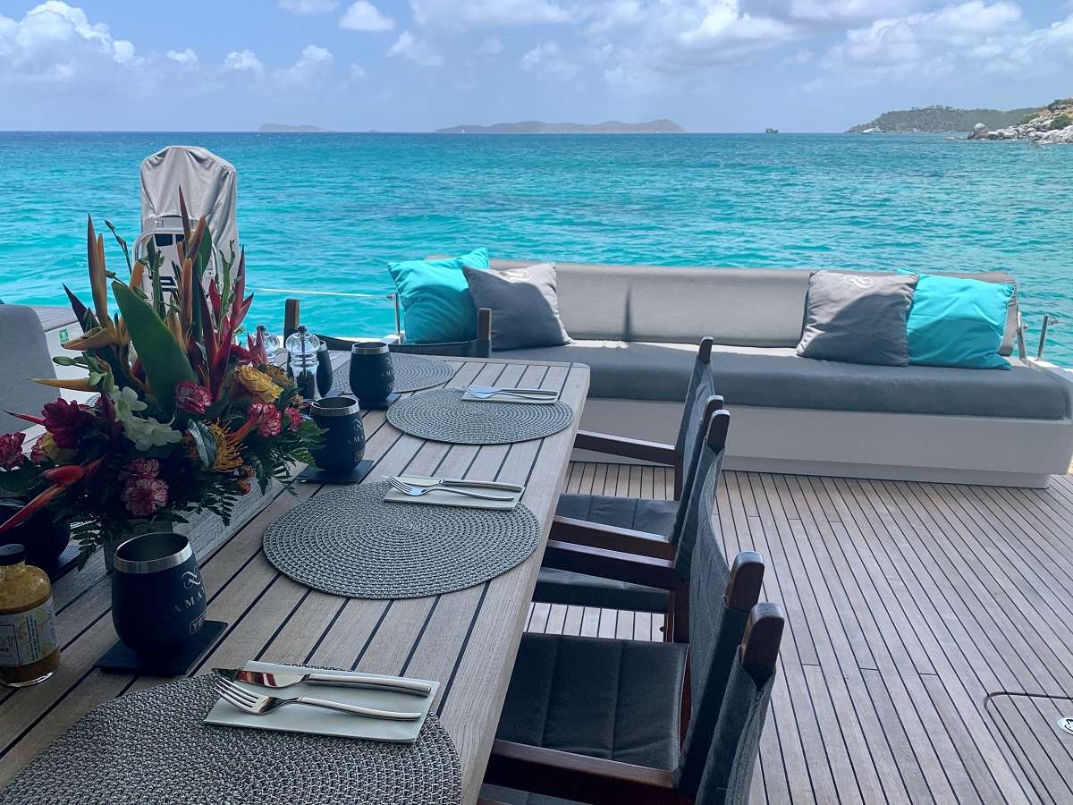 Amaya-Sunreef60-2019-dining