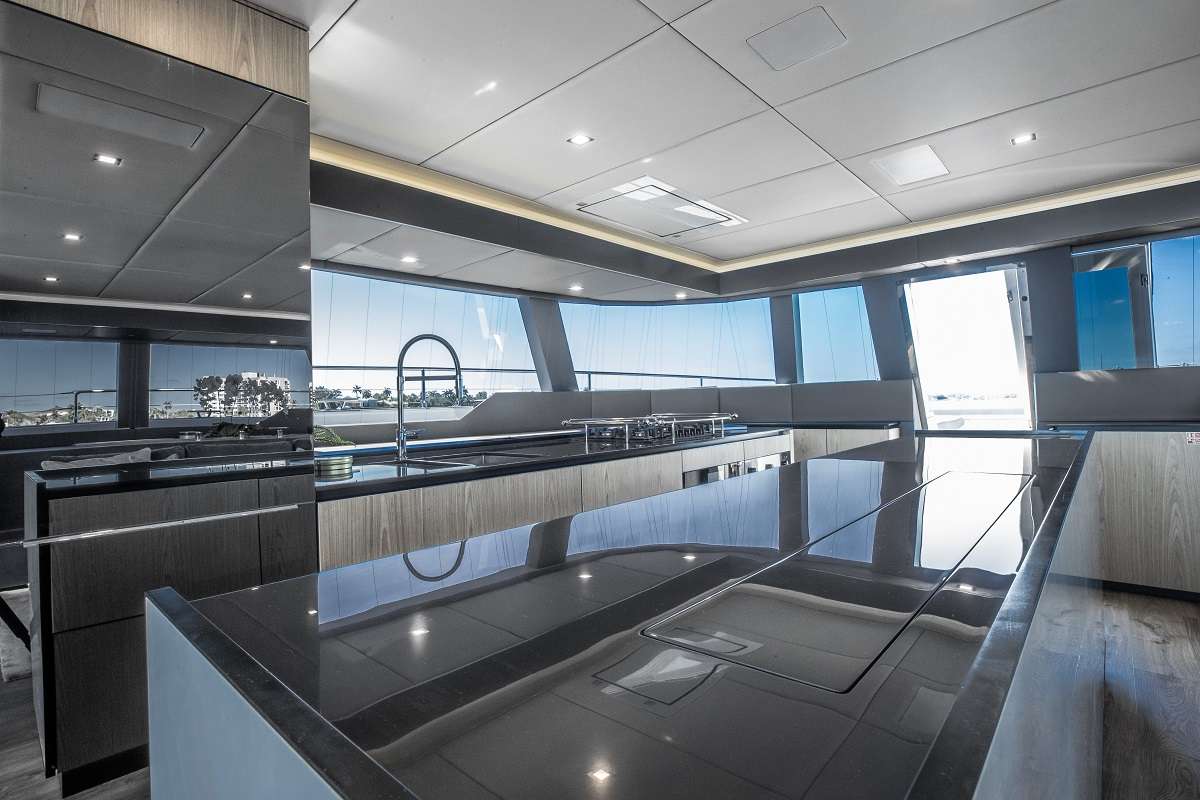 Amaya-Sunreef60-2019-galley