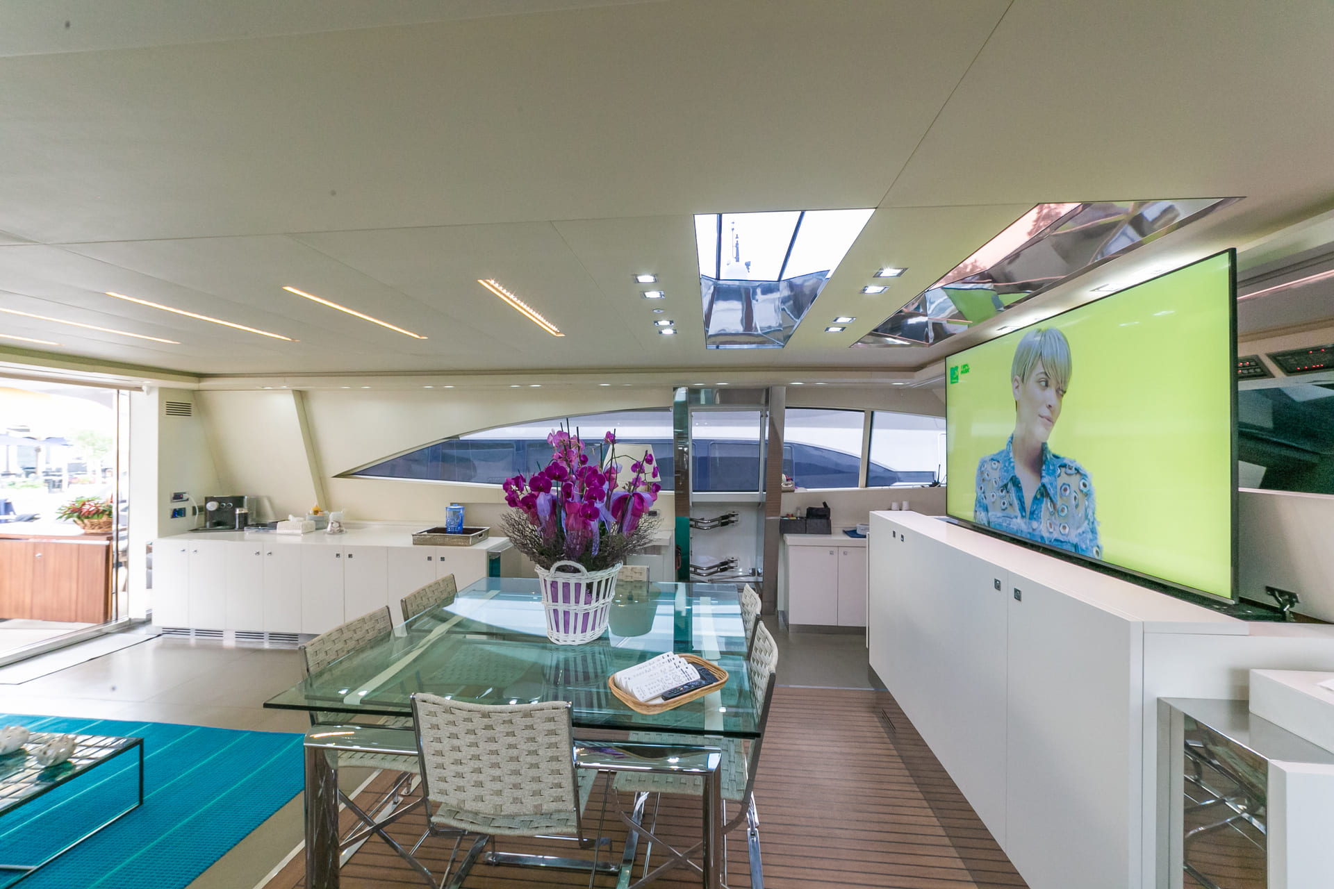 Italcraft105-ALEMIA-superyachtcharter-dining
