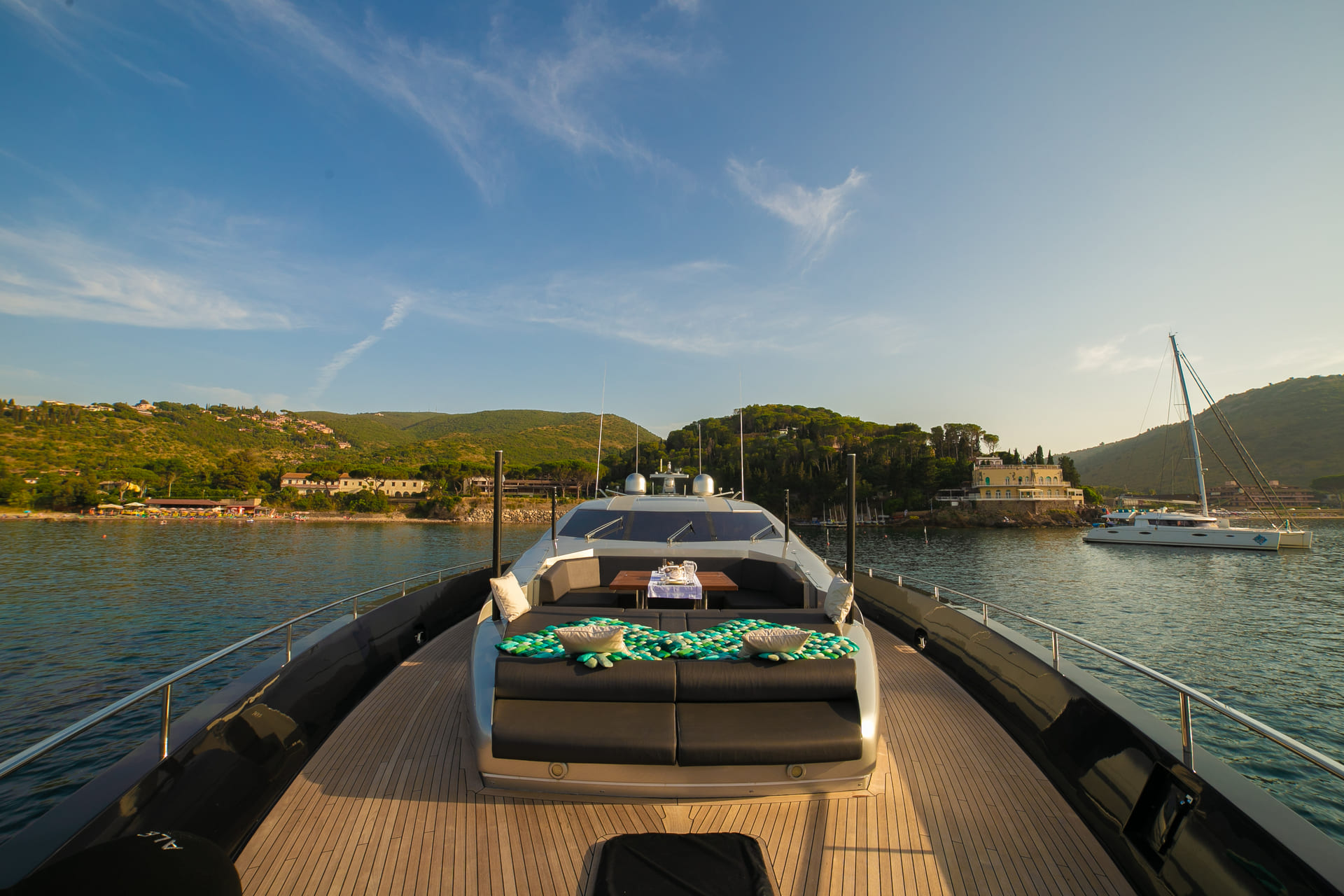 Italcraft105-ALEMIA-superyachtcharter-forwardeck