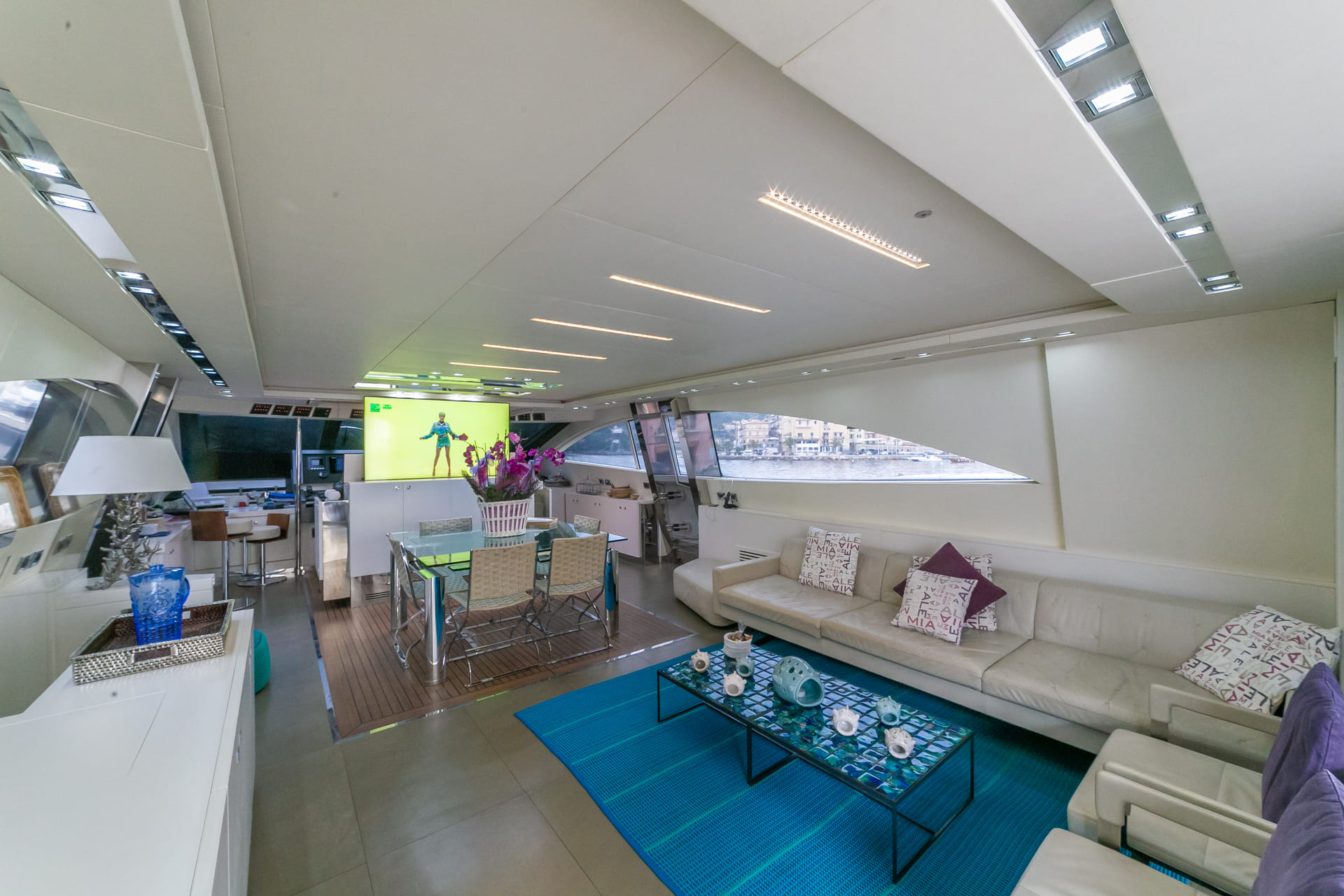 Italcraft105-ALEMIA-superyachtcharter-salon
