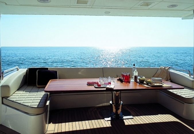 azimut852