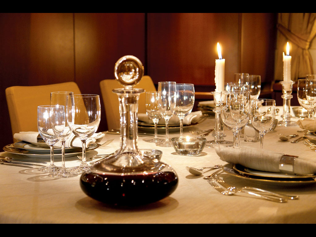 Aristarchos-sailingyacht-Swan130-diningss