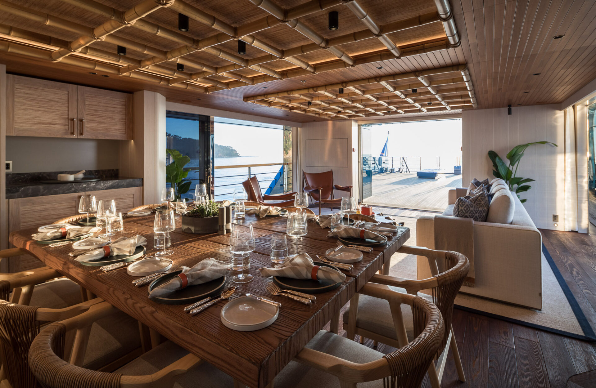 KingBENJI-Yacht-dining