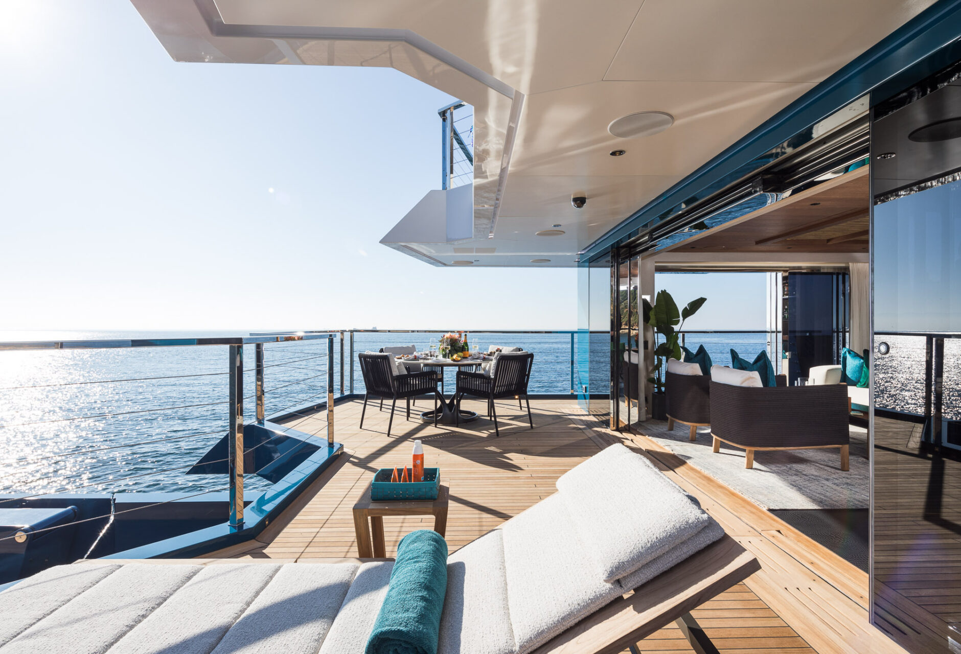 KingBENJI-Yacht-sunbathing