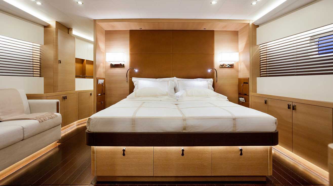 Swan115FD-Darlin-ExShamanna-mastersuite