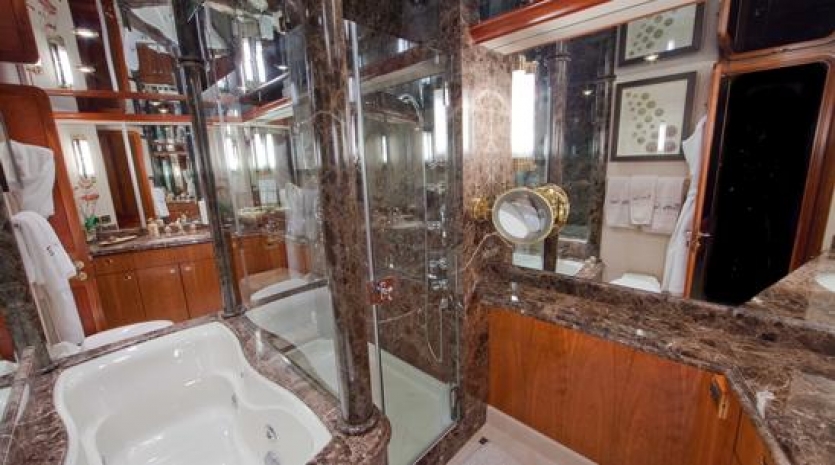 bettyjanemasterbath2