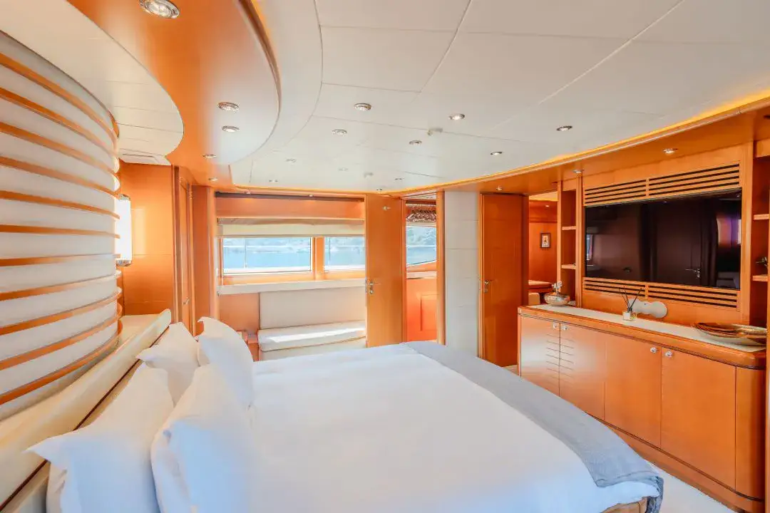 Ariela-CRN40-metre-MASTERS
