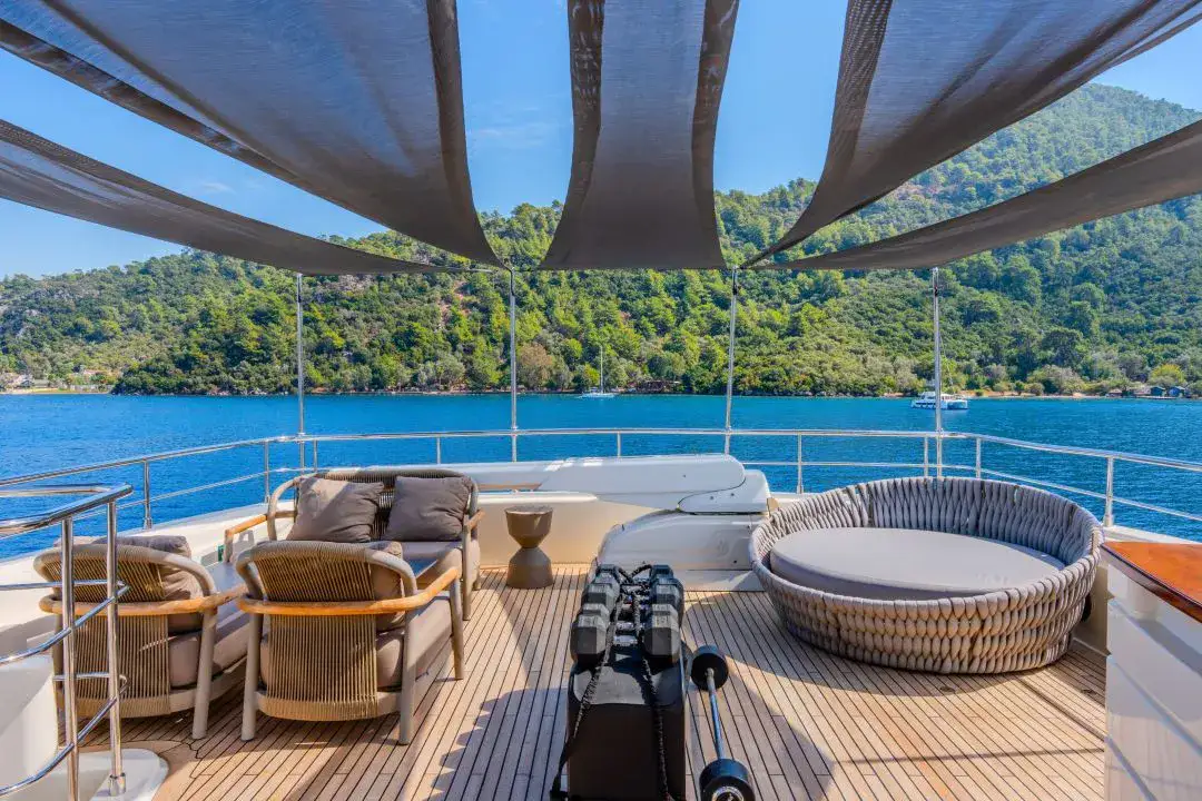 Ariela-CRN40-metre-topdecks