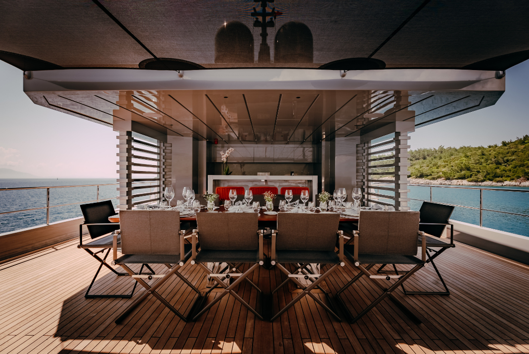 Carmen_Exterior_Upperdeck_Sky lounge5