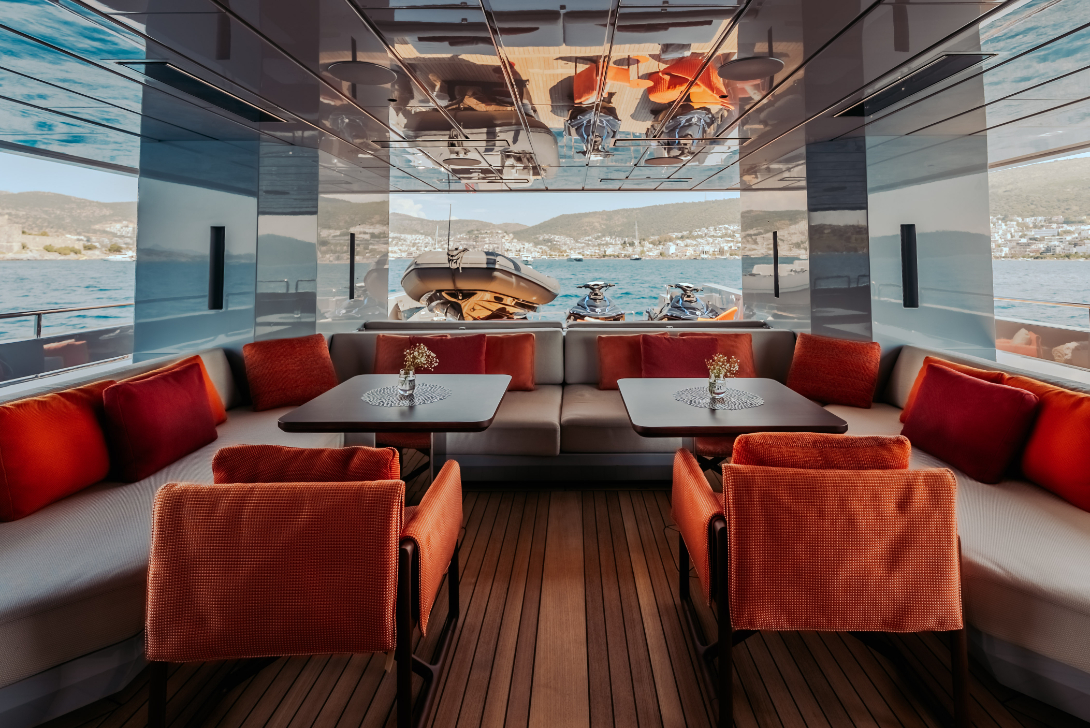 Carmen_Lounge Aft Deck1