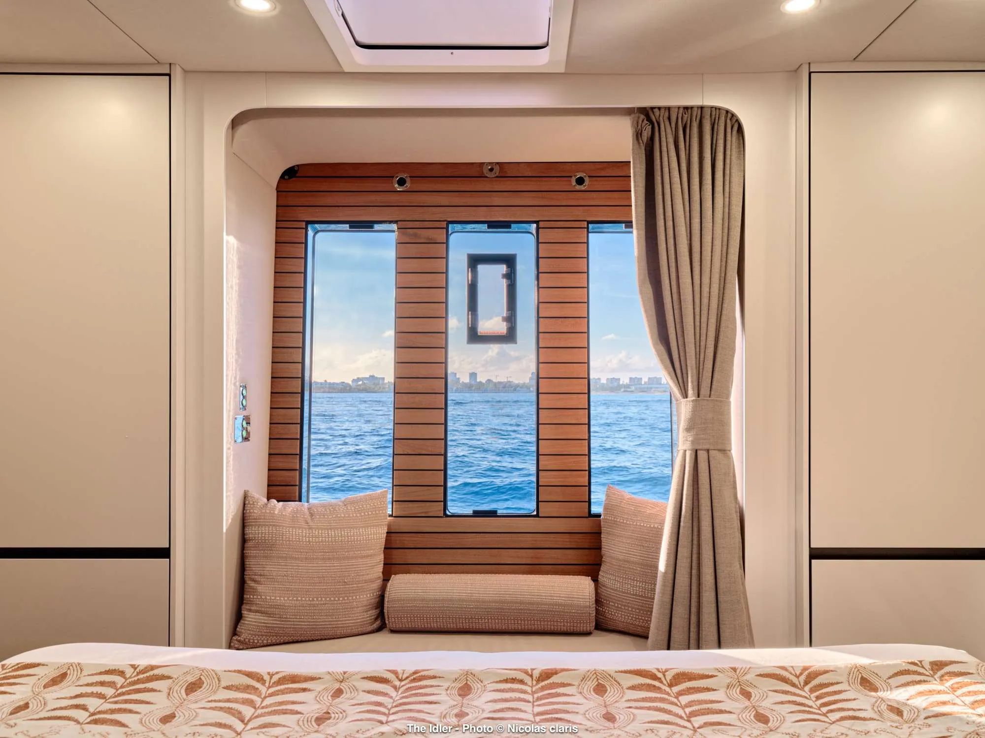 TheIdler-Sunreef80Eco-cabinwindow