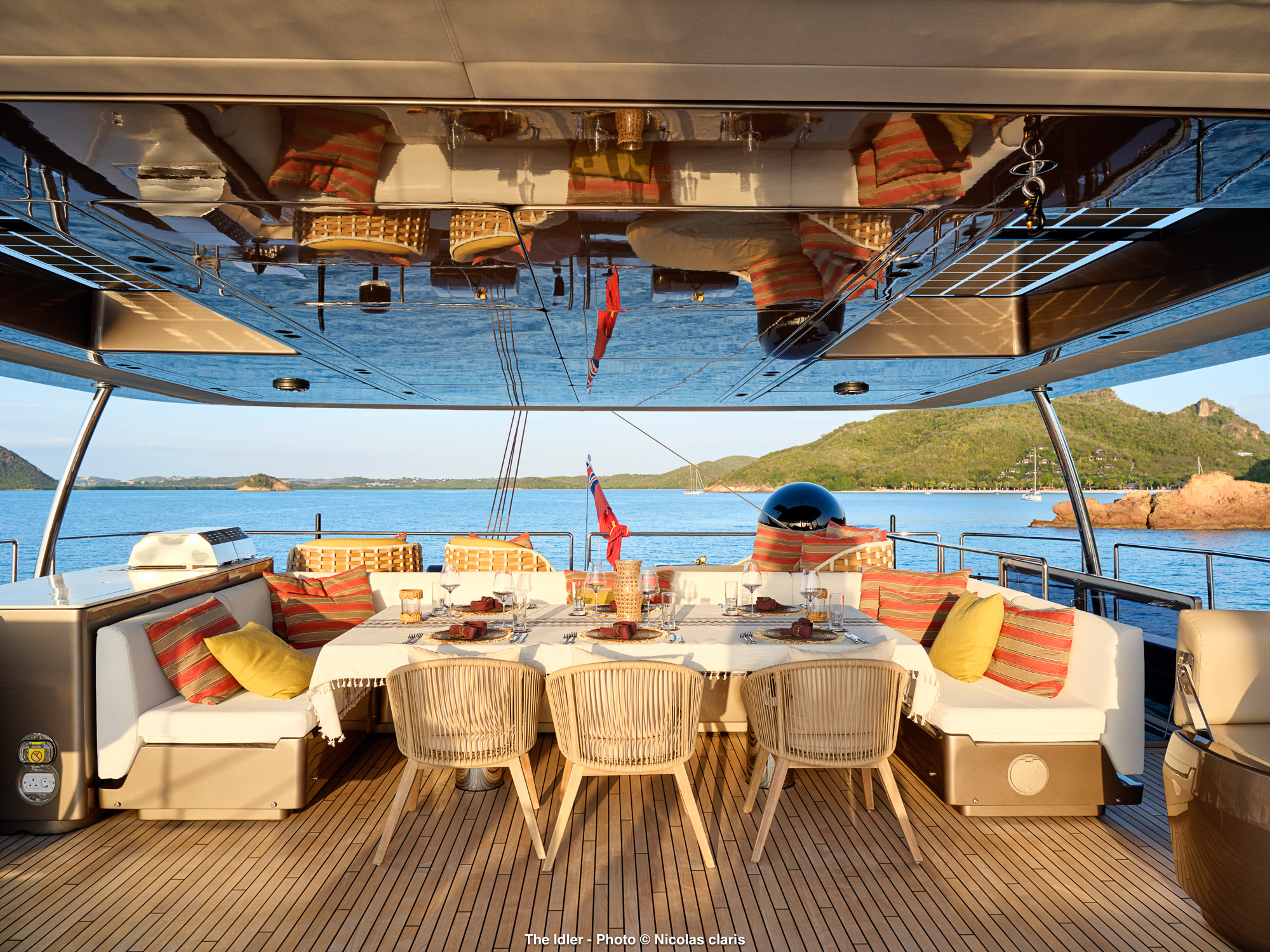 TheIdler-Sunreef80Eco-flydining2