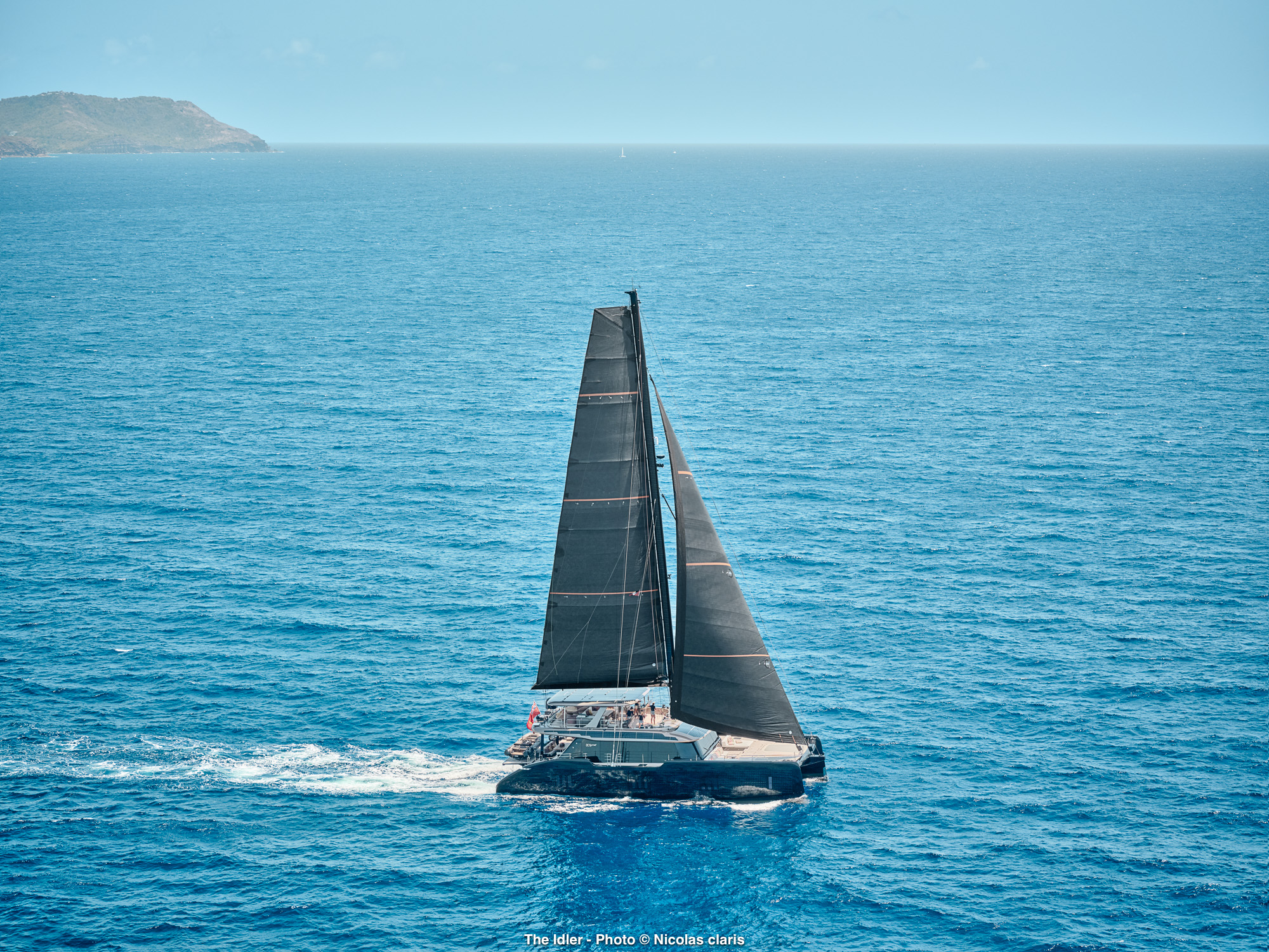 TheIdler-Sunreef80Eco-mainsailingnicolasclaris