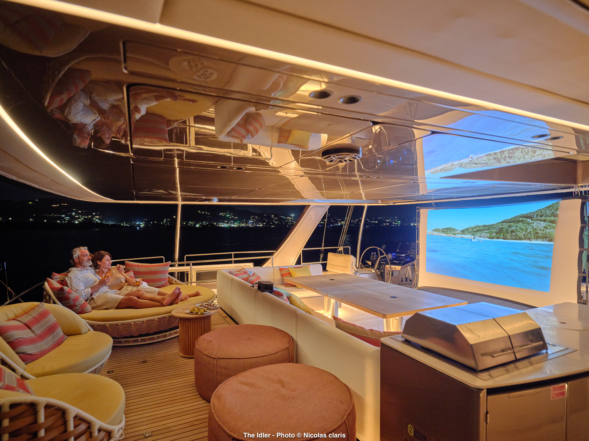 TheIdler-Sunreef80Eco-nightentertainment
