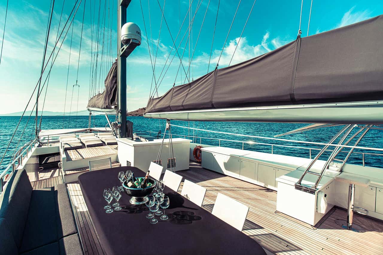 Virtuoso-Gullet-DiningonDeck