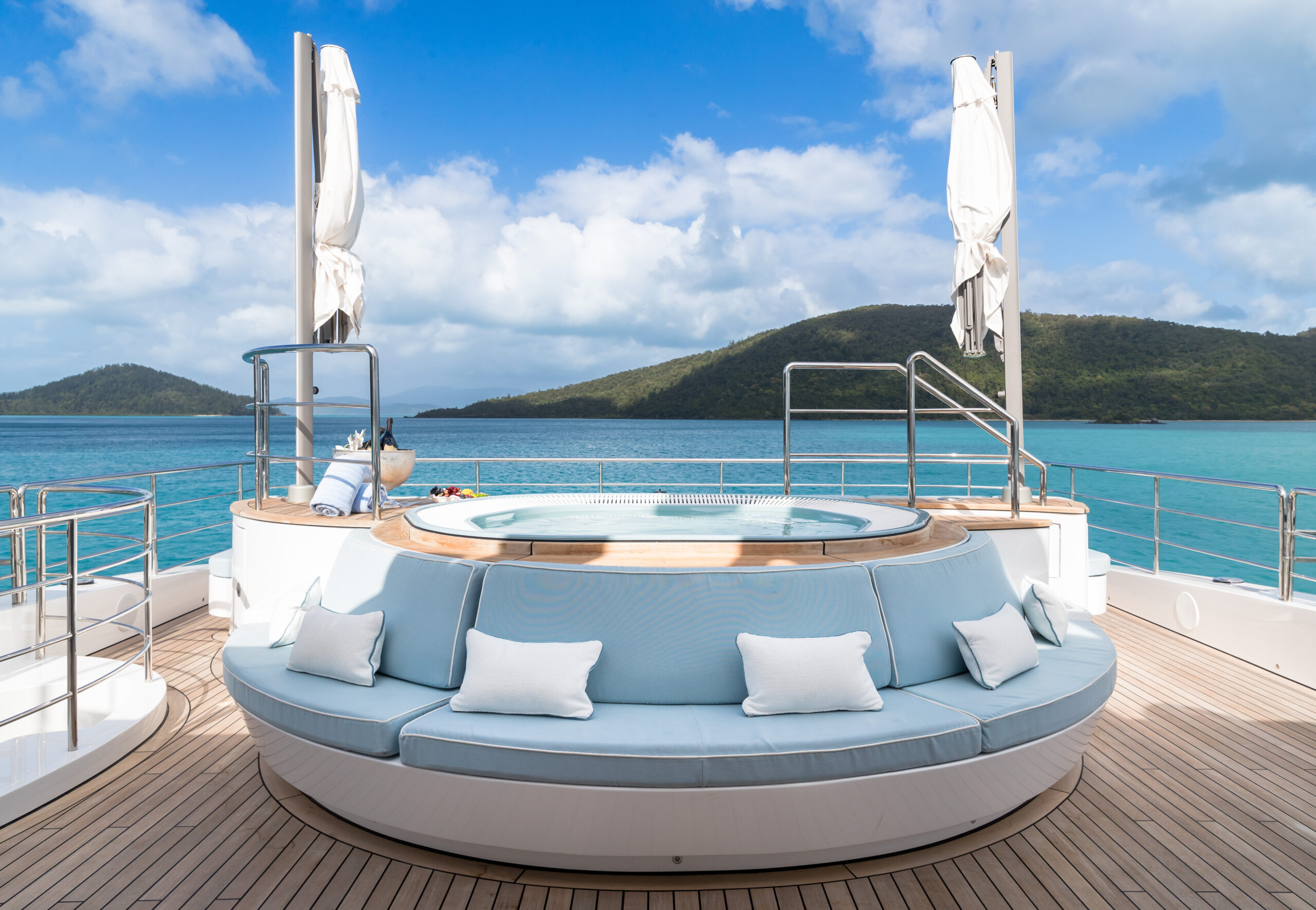 Baglietto54-metre-MISCHIEF-superyachtcharter-fiji-jacuzzi1