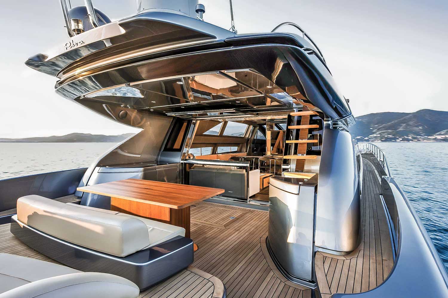 Riva-Domino-86-luxury-motor-yacht-details